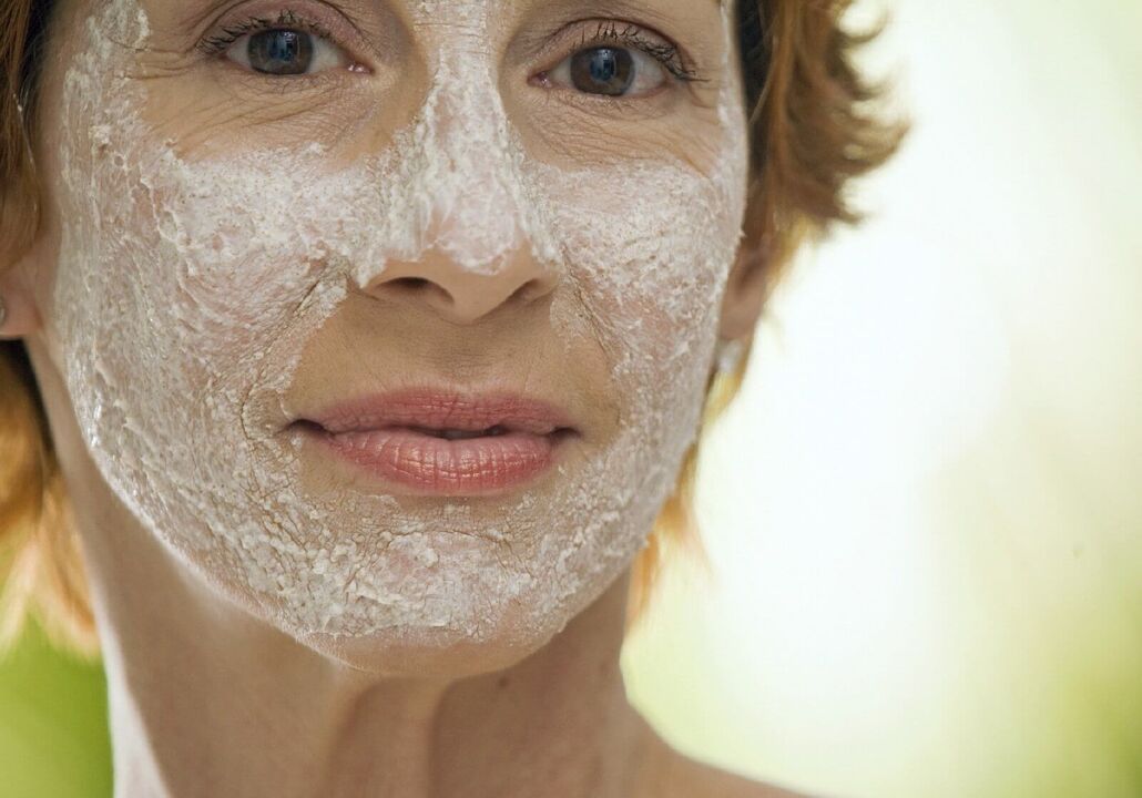 Maska za podmlađivanje za kožu lica nakon 50 godina